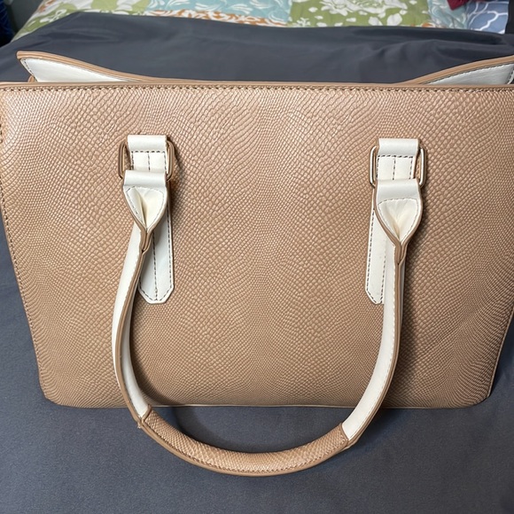 NWT Adrienne Vittadini Madison Lizard Lock Solid Satchel - Picture 5 of 14